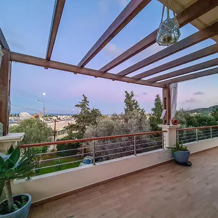 Апартаменты Colonial View *